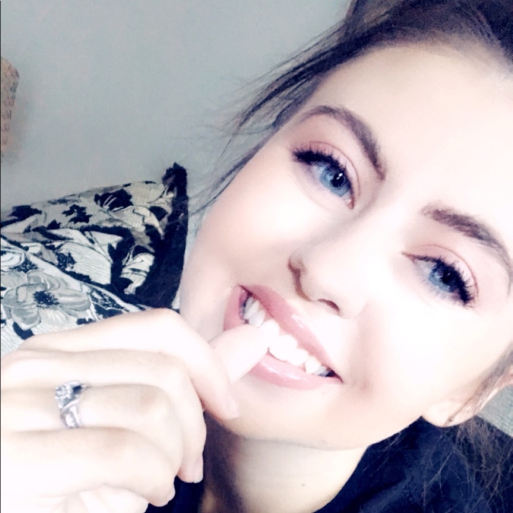 Meet your Posher, Aren